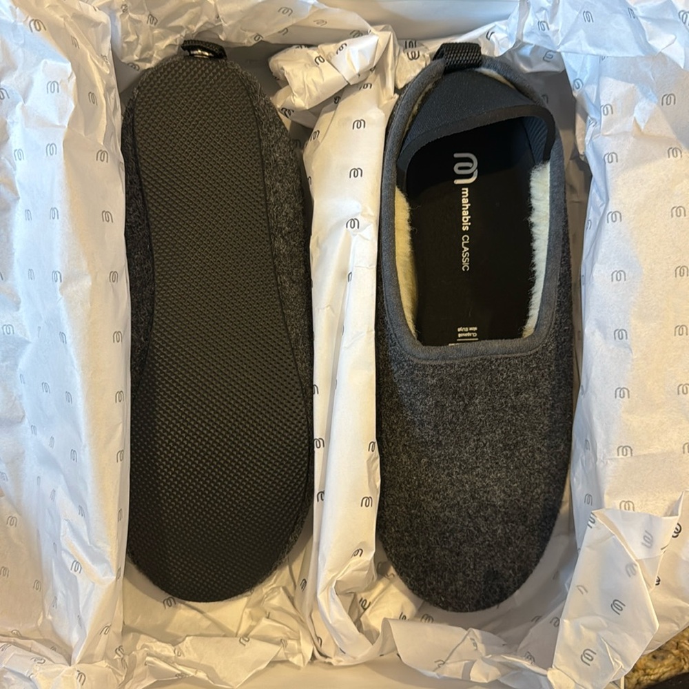 New in box… Mahabis Classic Women’s Slippers w/rubber soles